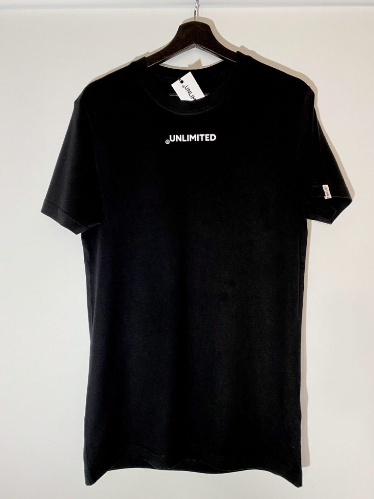 Camiseta Unlimited minimal negra