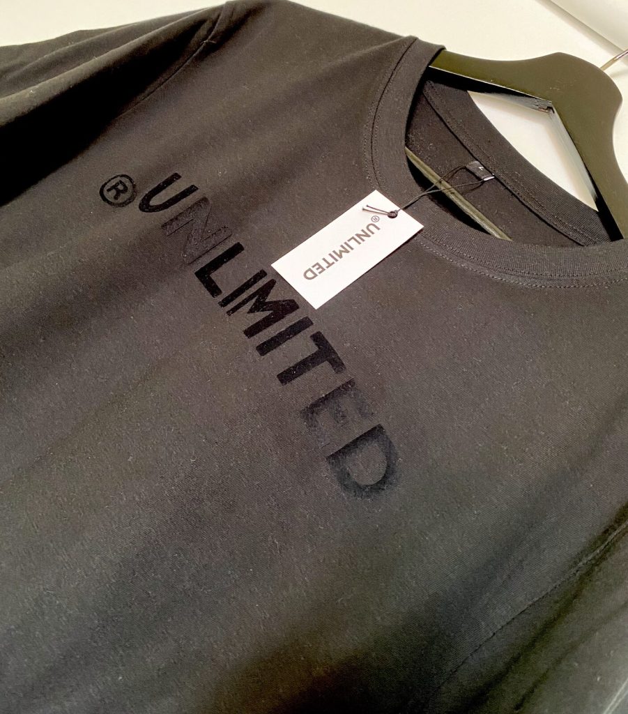 Camiseta Unlimited gris tono sobre tono