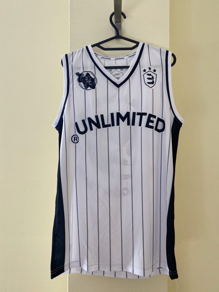 Camiseta de baloncesto Unlimited raya diplomática blanca