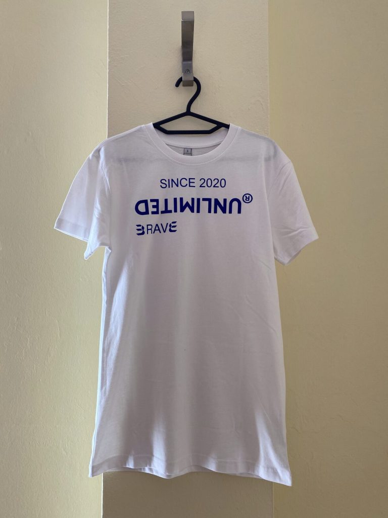 Camiseta Since 2020 Unlimited Brave blanca