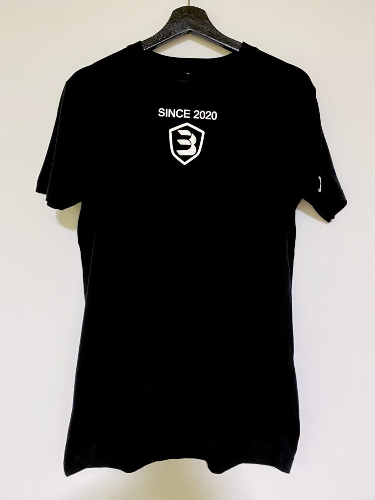 Camiseta escudo Since 2020 negra